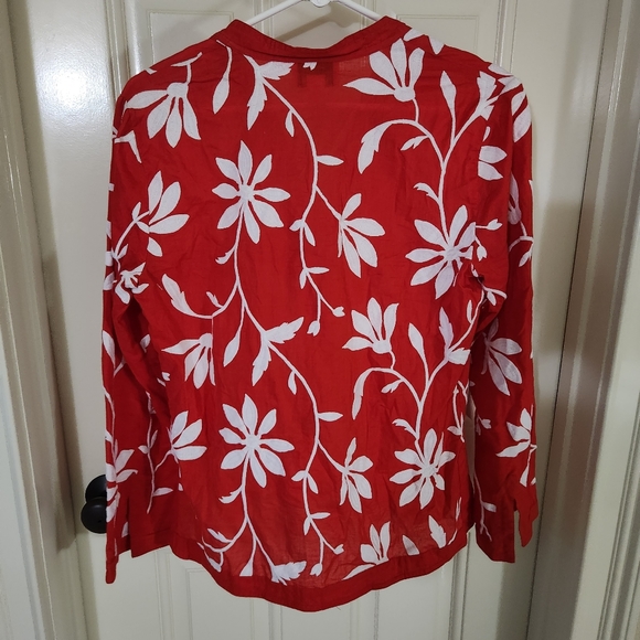 Beautiful Talbots blouse.  Size 10. Excellent condition. - Picture 6 of 9